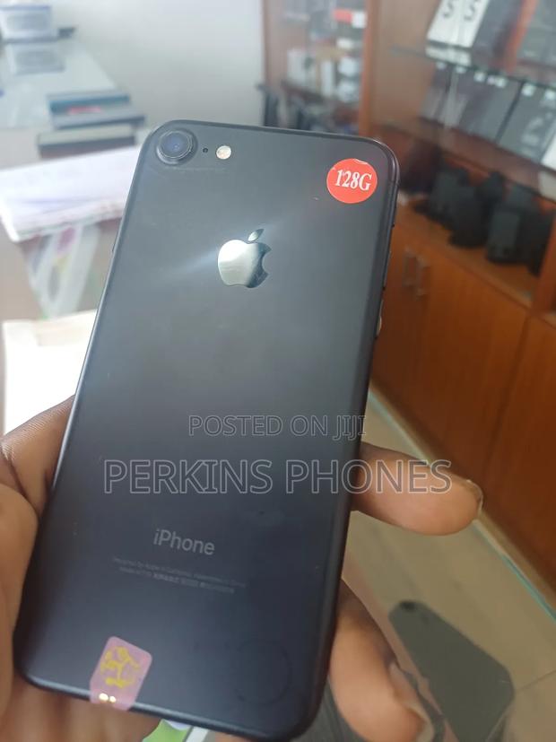 Apple iPhone 7 128 GB Black photo 2