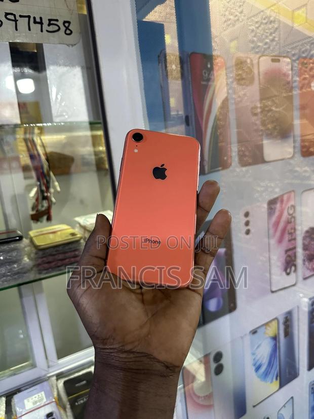 Apple iPhone XR 64 GB Orange · Photo 2