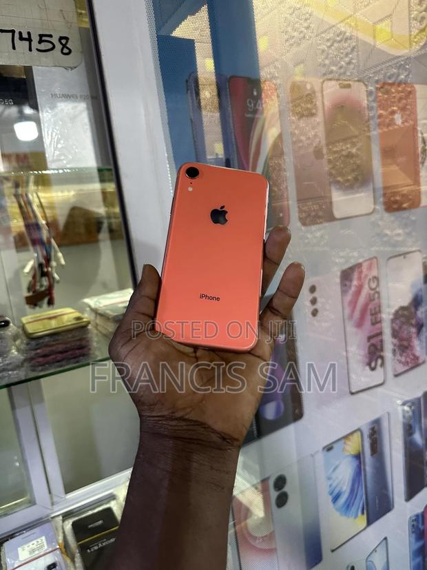Apple iPhone XR 64 GB Orange · Photo 4