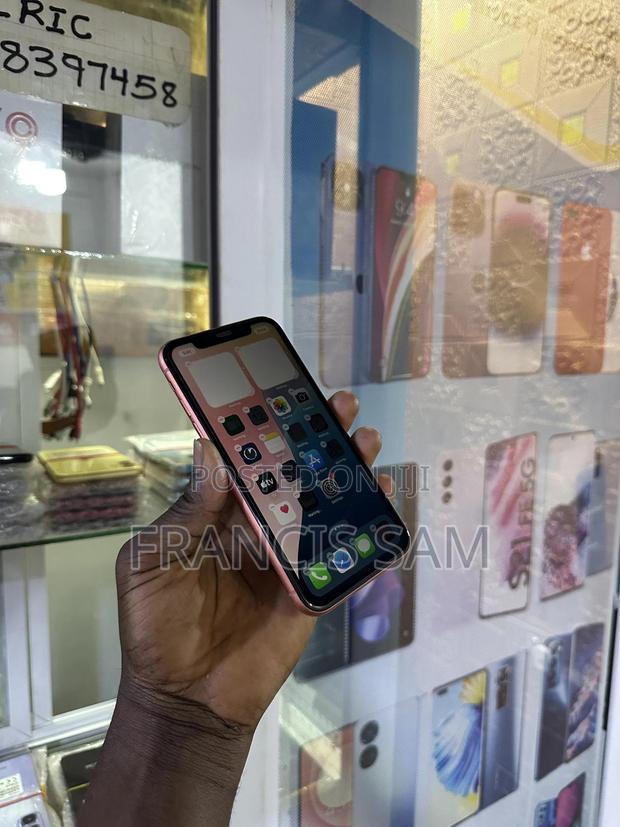 Apple iPhone XR 64 GB Orange · Photo 3