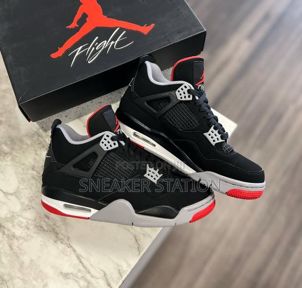 Air Jordan Retro 4 Bred Sneaker · Photo 3