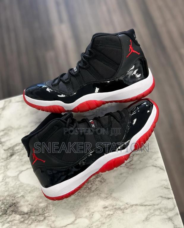 Air Jordan Retro 4 Black/Red · Photo 4