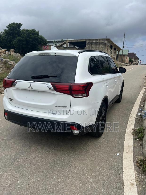 Mitsubishi Outlander LE FWD 2018 White