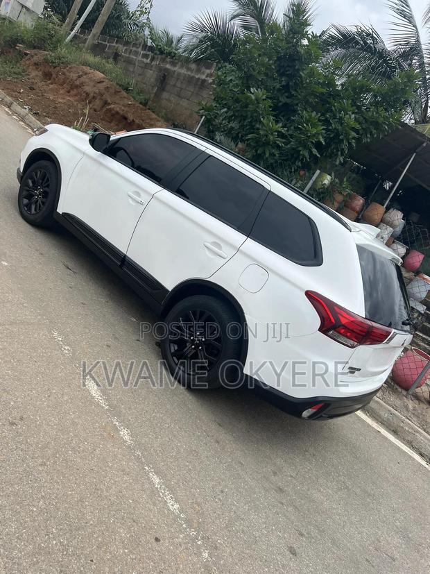 Mitsubishi Outlander LE FWD 2018 White