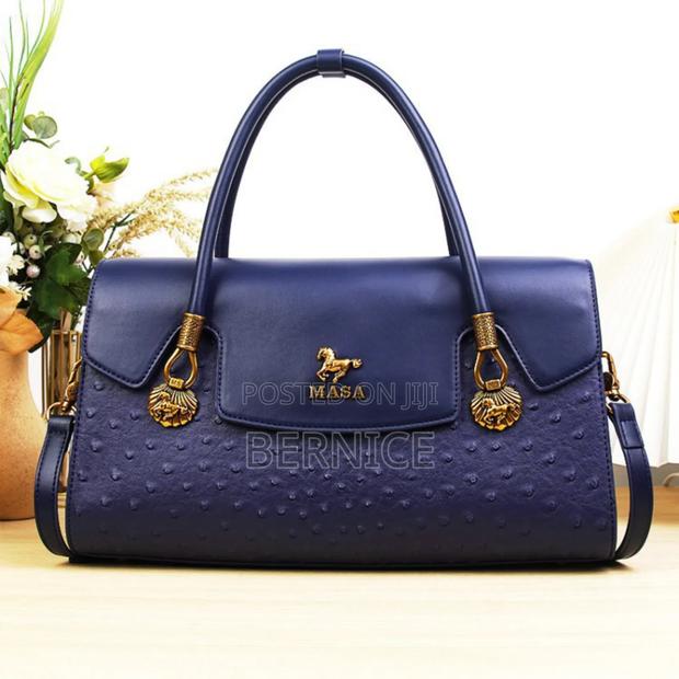 Stylish and Elegant Ladies Handbag photo 2