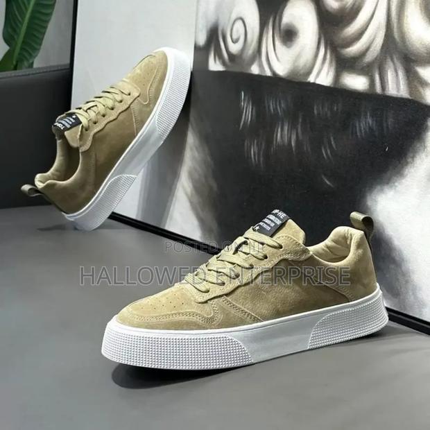 Nwe Trend Fashion Breathable Lightweight Shoe