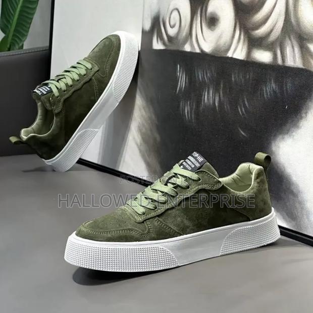 Nwe Trend Fashion Breathable Lightweight Shoe photo 3