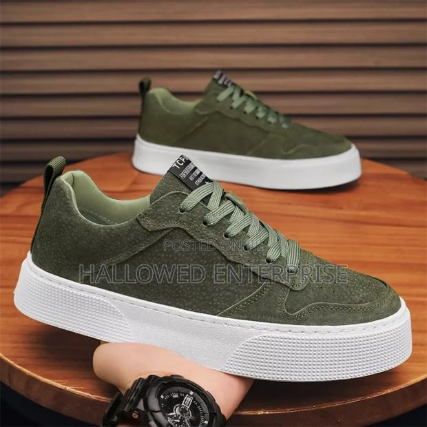 Nwe Trend Fashion Breathable Lightweight Shoe photo 4