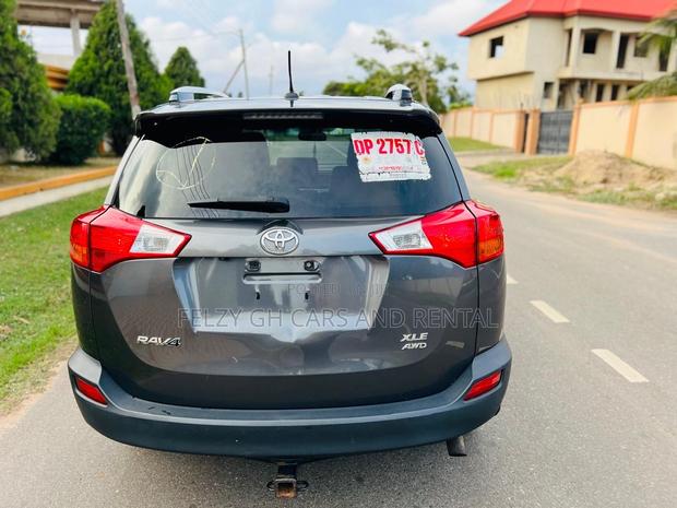 Toyota RAV4 XLE AWD (2.5L 4cyl 6A) 2016 Silver