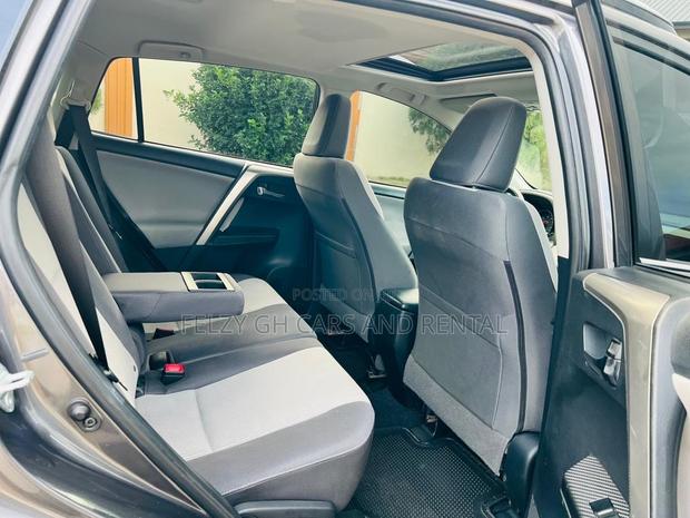 Toyota RAV4 XLE AWD (2.5L 4cyl 6A) 2016 Silver photo 5