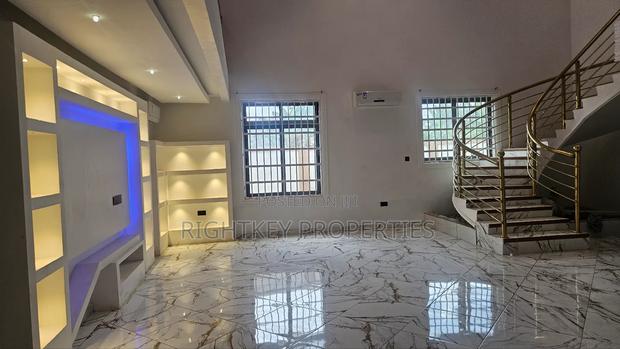 5bdrm Townhouse/Terrace in Hilltop Estate, Kumasi Metropolitan for sale · Photo 4