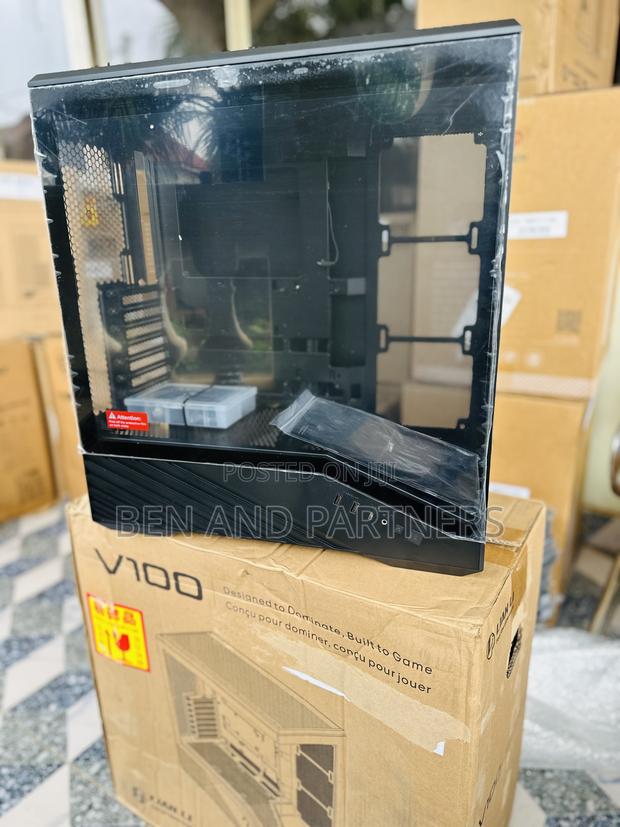 Lian Li V100 Atx Mid-Tower PC Case · Photo 4