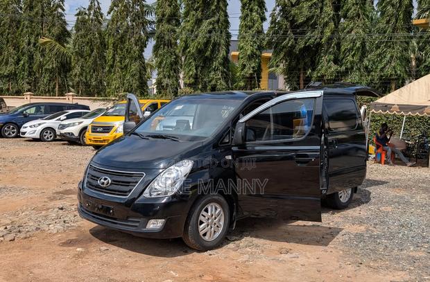 Hyundai Starex 2017 Black photo 3