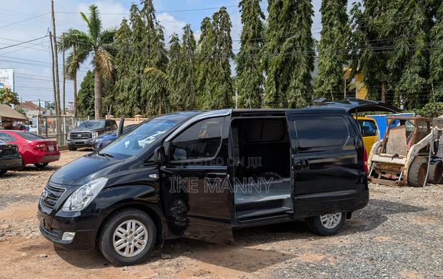 Hyundai Starex 2017 Black photo 4
