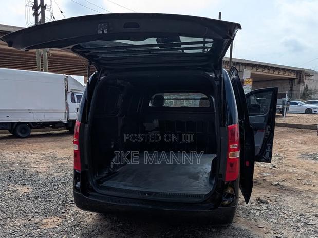 Hyundai Starex 2017 Black