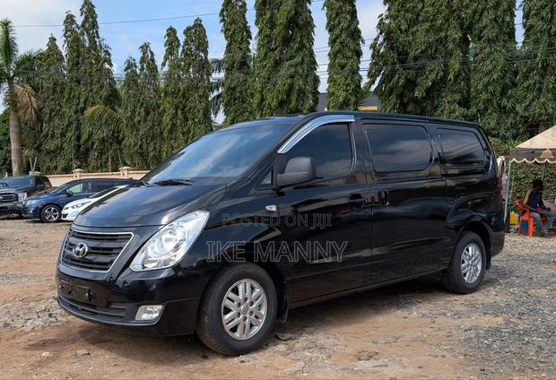 Hyundai Starex 2017 Black photo 9