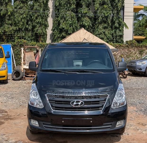 Hyundai Starex 2017 Black photo 16