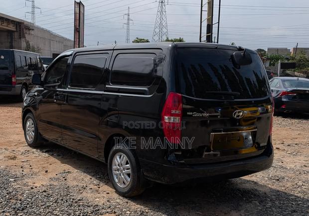 Hyundai Starex 2017 Black photo 19