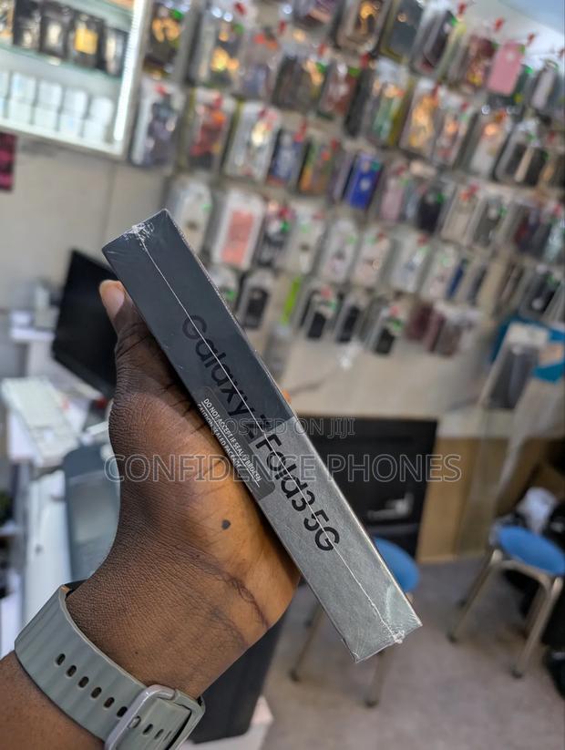 New Samsung Galaxy Z Fold 3 256 GB Black