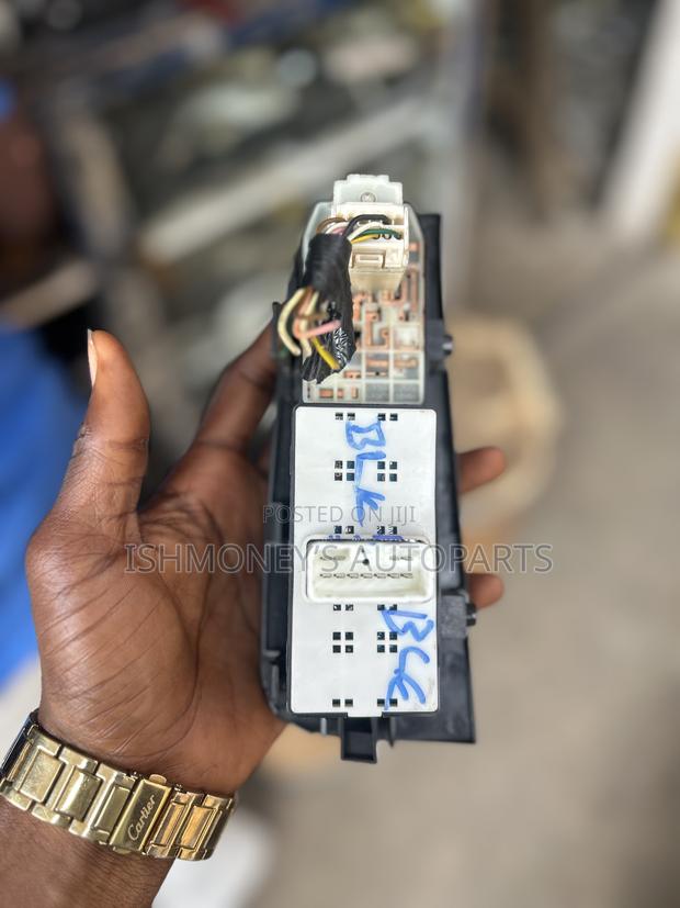 Hyundai H1(Starex) Power Window Switch photo 2