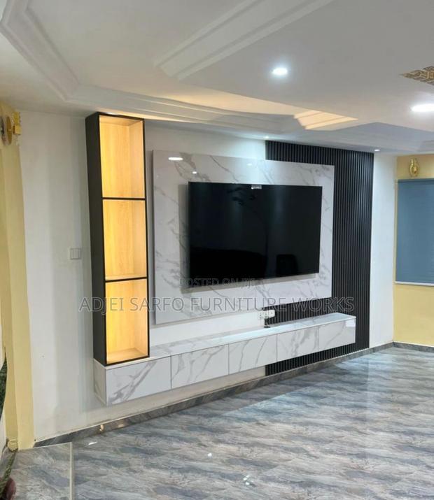 Original Modern Tv Stand With Wall Panels and Tv Board · Photo 2