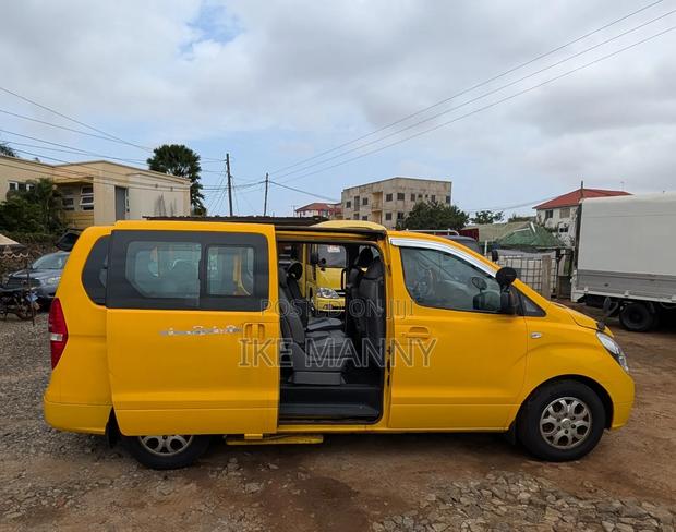 Hyundai Starex 2014 Yellow photo 2
