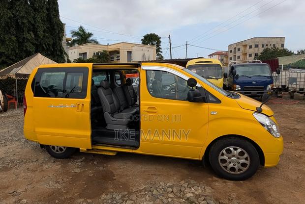 Hyundai Starex 2014 Yellow photo 4