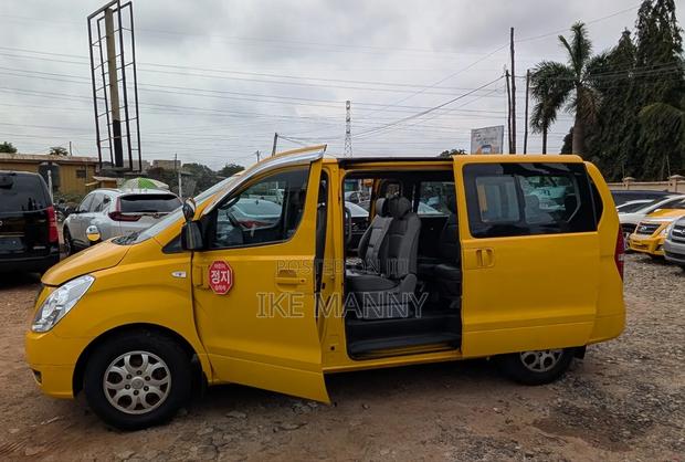 Hyundai Starex 2014 Yellow photo 5
