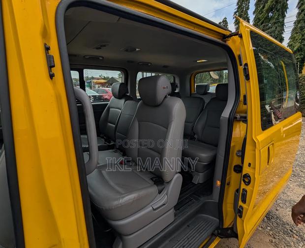 Hyundai Starex 2014 Yellow photo 8