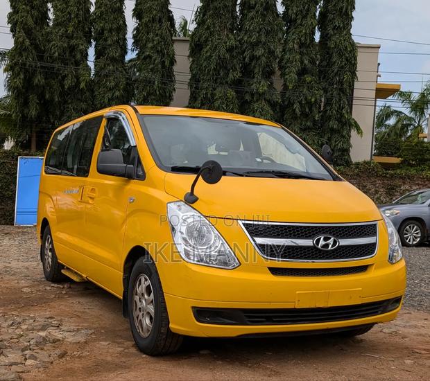 Hyundai Starex 2014 Yellow photo 10
