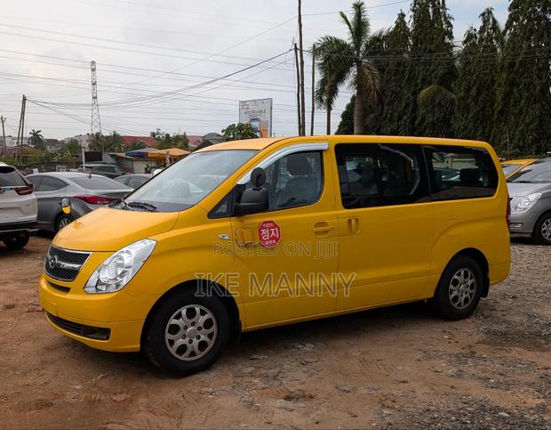 Hyundai Starex 2014 Yellow photo 12