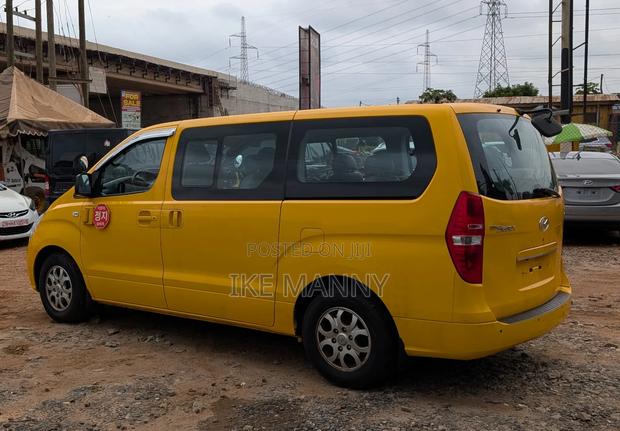 Hyundai Starex 2014 Yellow photo 13