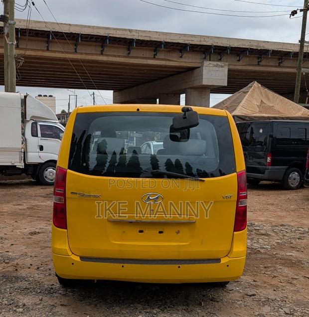 Hyundai Starex 2014 Yellow photo 15