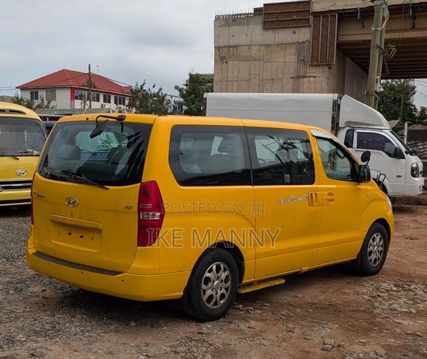 Hyundai Starex 2014 Yellow photo 16