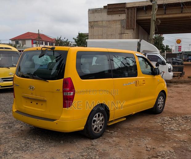 Hyundai Starex 2014 Yellow photo 17