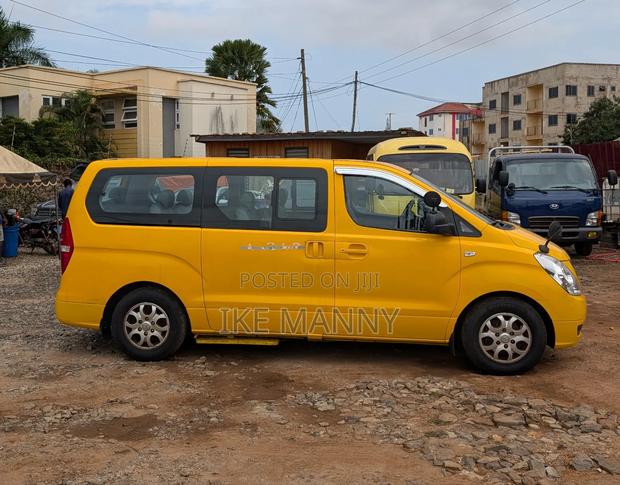 Hyundai Starex 2014 Yellow photo 18
