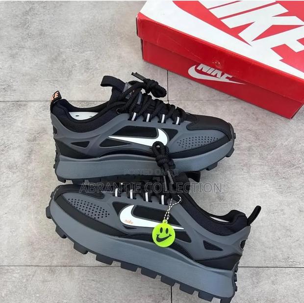 Authentic Nike Bailleli Sneakers Available · Photo 4