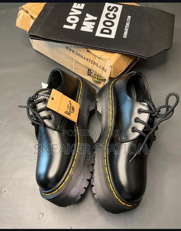 Dr Martens Lace Up Shoes · Photo 4
