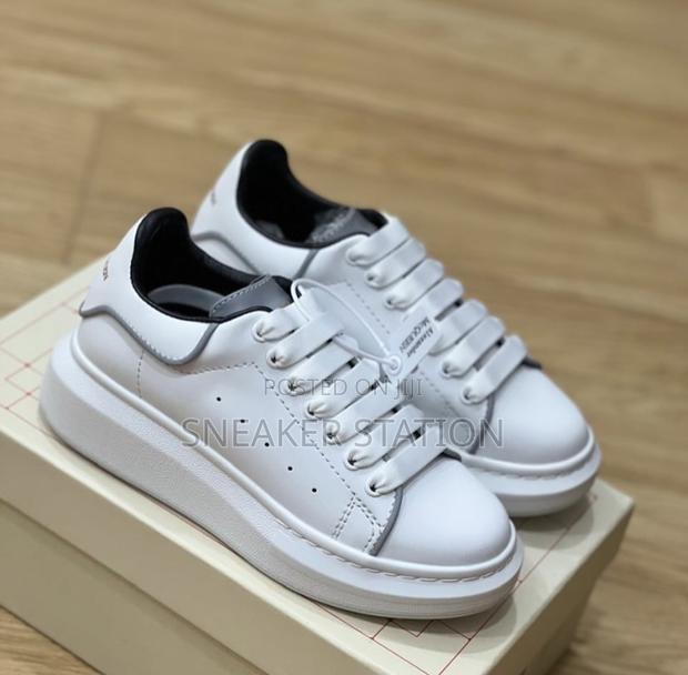 Alexander Mcqueen All White Sneaker · Photo 4