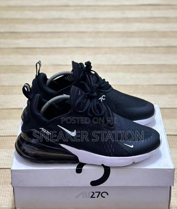 Nike Air Max 270 Black/White · Photo 4