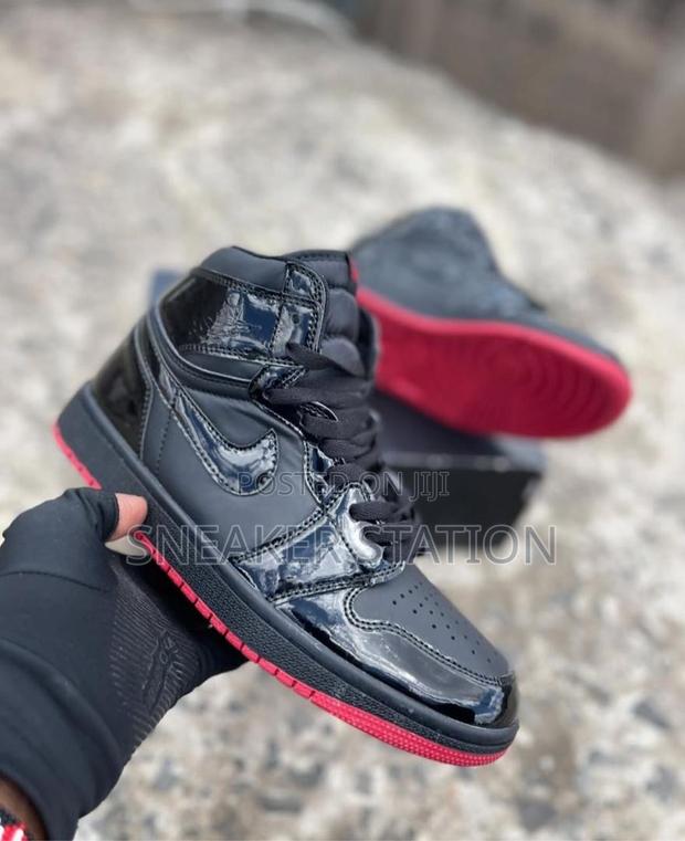 Air Jordan Retro 1 High Og Gina · Photo 3
