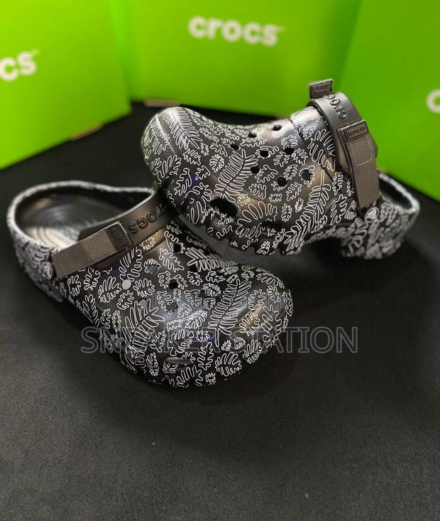 Authentic Iconic Crocs · Photo 4