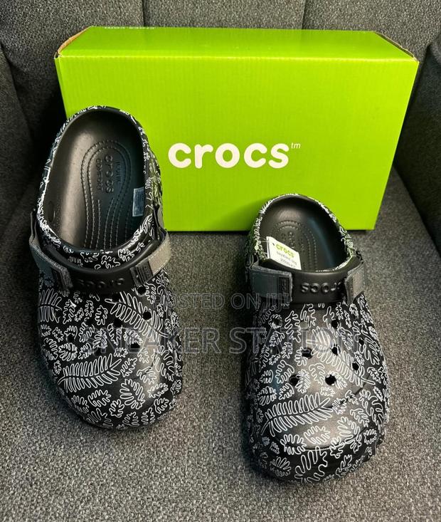 Authentic Iconic Crocs · Photo 3