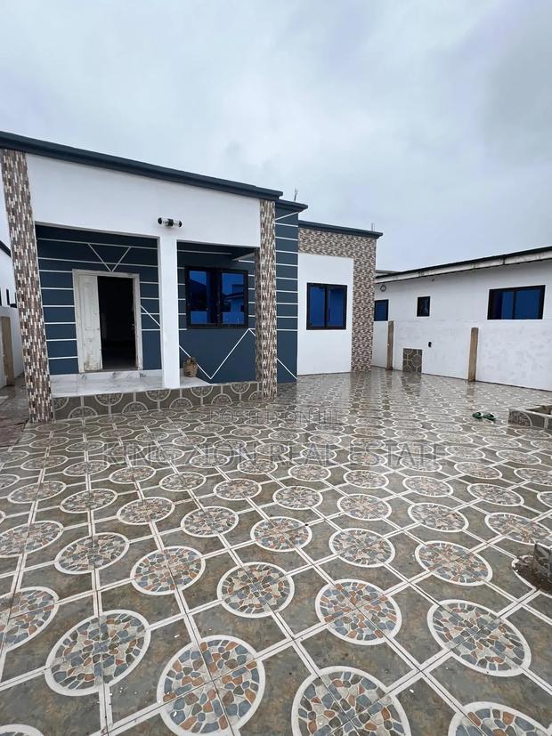 3bdrm House in King Zion Real, Kasoa for sale