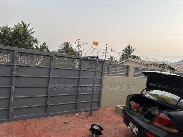 Sharp Razor Wire Supply and Installation · Photo 2