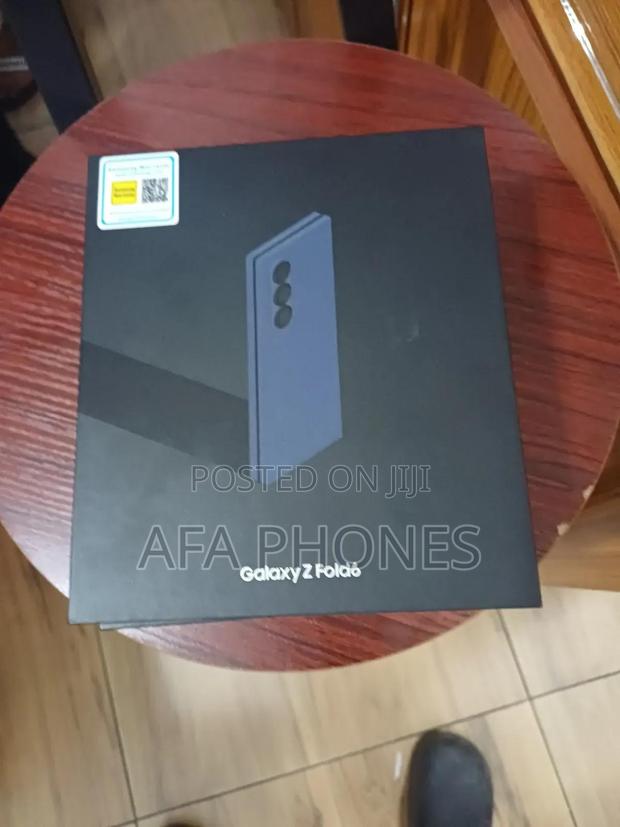 New Samsung Galaxy Z Fold6 256 GB Blue · Photo 1