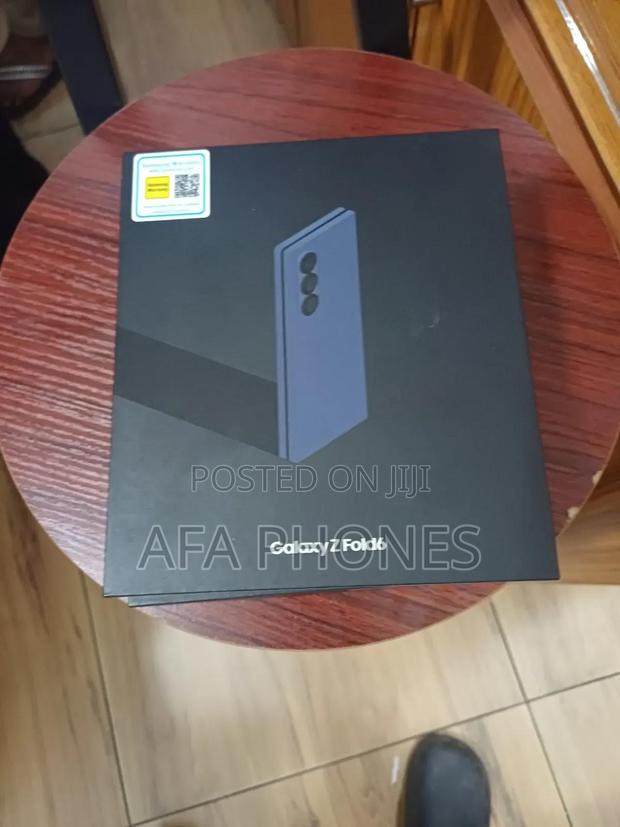 New Samsung Galaxy Z Fold6 256 GB Blue · Photo 2