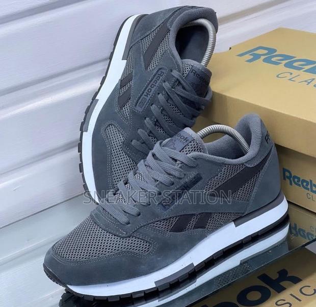 Reebok Classic Sneaker Available · Photo 4