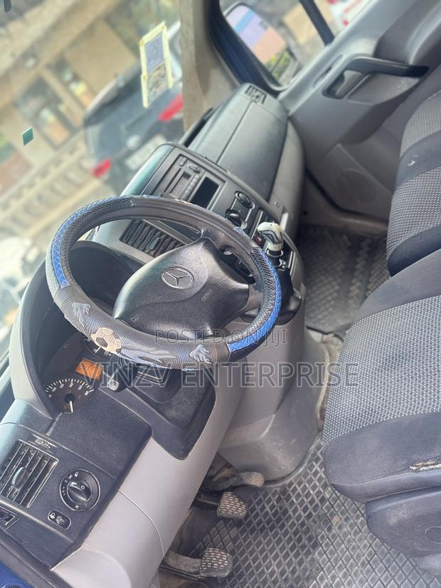 Mercedes-Benz Sprinter 2010 Blue photo 5
