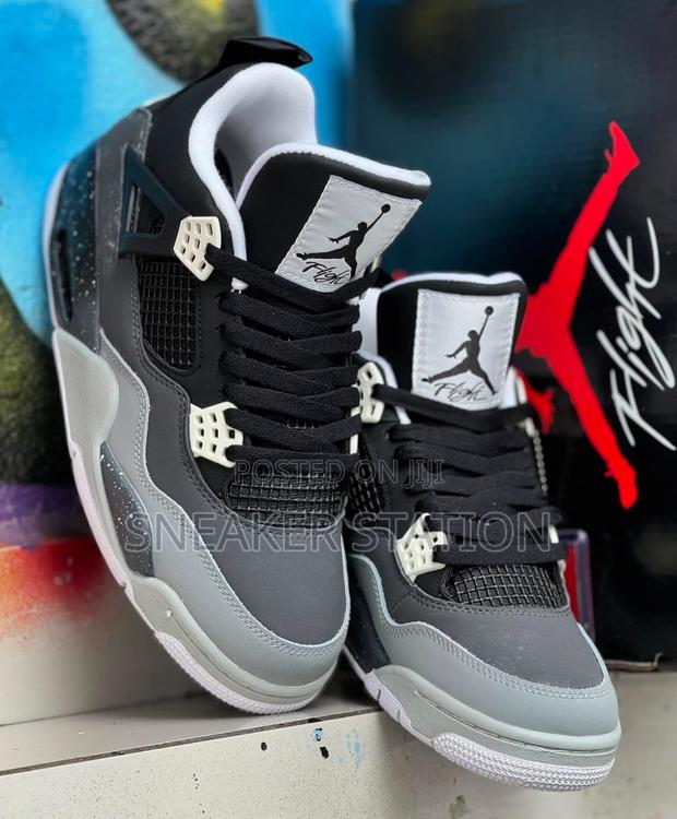 Air Jordan Retro 4 Fear Pack · Photo 4